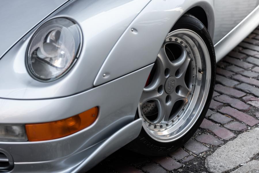 Детали экстерьера Porsche 911 GT2 (993) 1996 года  (фото 36 из 49)